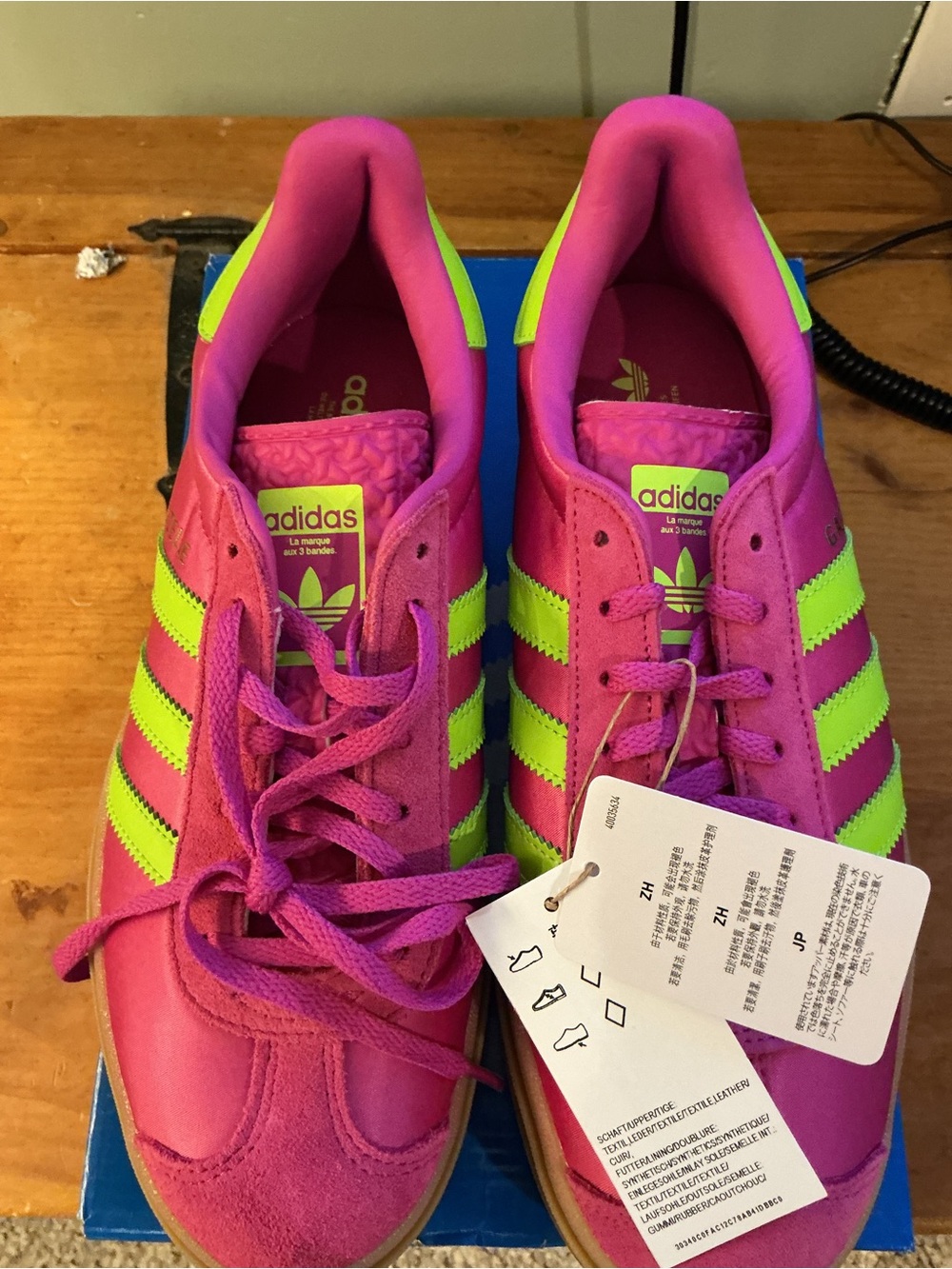 adidas Gazelle Bold W JI2705 women’s 8.5 brand new. Box has some damage.